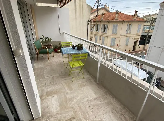 Grand De Style Avec Parking -